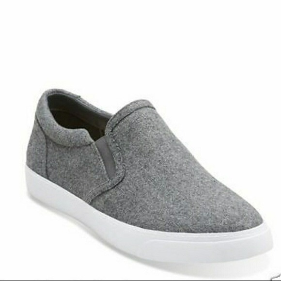 clarks slip on sneakers